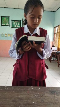 SRA (Pendalaman Agama) dan kegiatan kerohanian SDN 380 Salupao